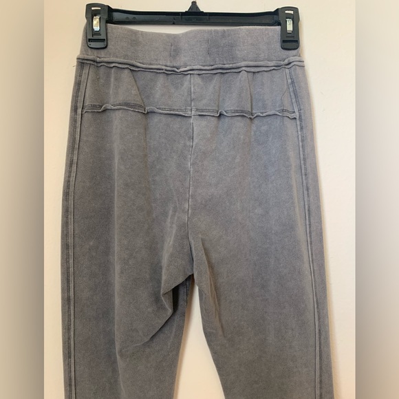 Chelsea & Violet New leggings, pants, jogger’s - size Small - Picture 3 of 8